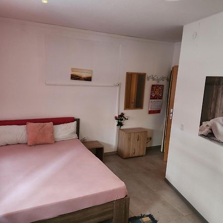 Halle, Top -Preise, 79 Qm Sd Fewo, Eg, Wahlweise Mit 1- 3 Dz, Tv Lounge, Kueche, Bad Wc Einfach Und Gut, Langzeitmieter Vb Preise Halle  Kültér fotó
