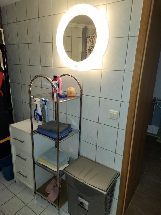 Halle, Top -Preise, 79 Qm Sd Fewo, Eg, Wahlweise Mit 1- 3 Dz, Tv Lounge, Kueche, Bad Wc Einfach Und Gut, Langzeitmieter Vb Preise Halle  Kültér fotó