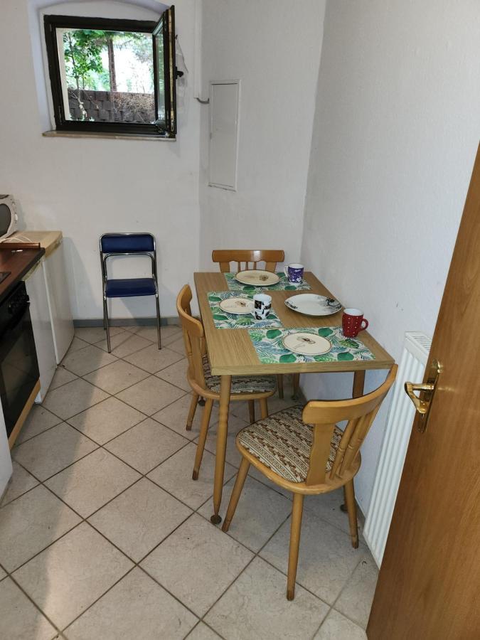 Halle, Top -Preise, 79 Qm Sd Fewo, Eg, Wahlweise Mit 1- 3 Dz, Tv Lounge, Kueche, Bad Wc Einfach Und Gut, Langzeitmieter Vb Preise Halle  Kültér fotó