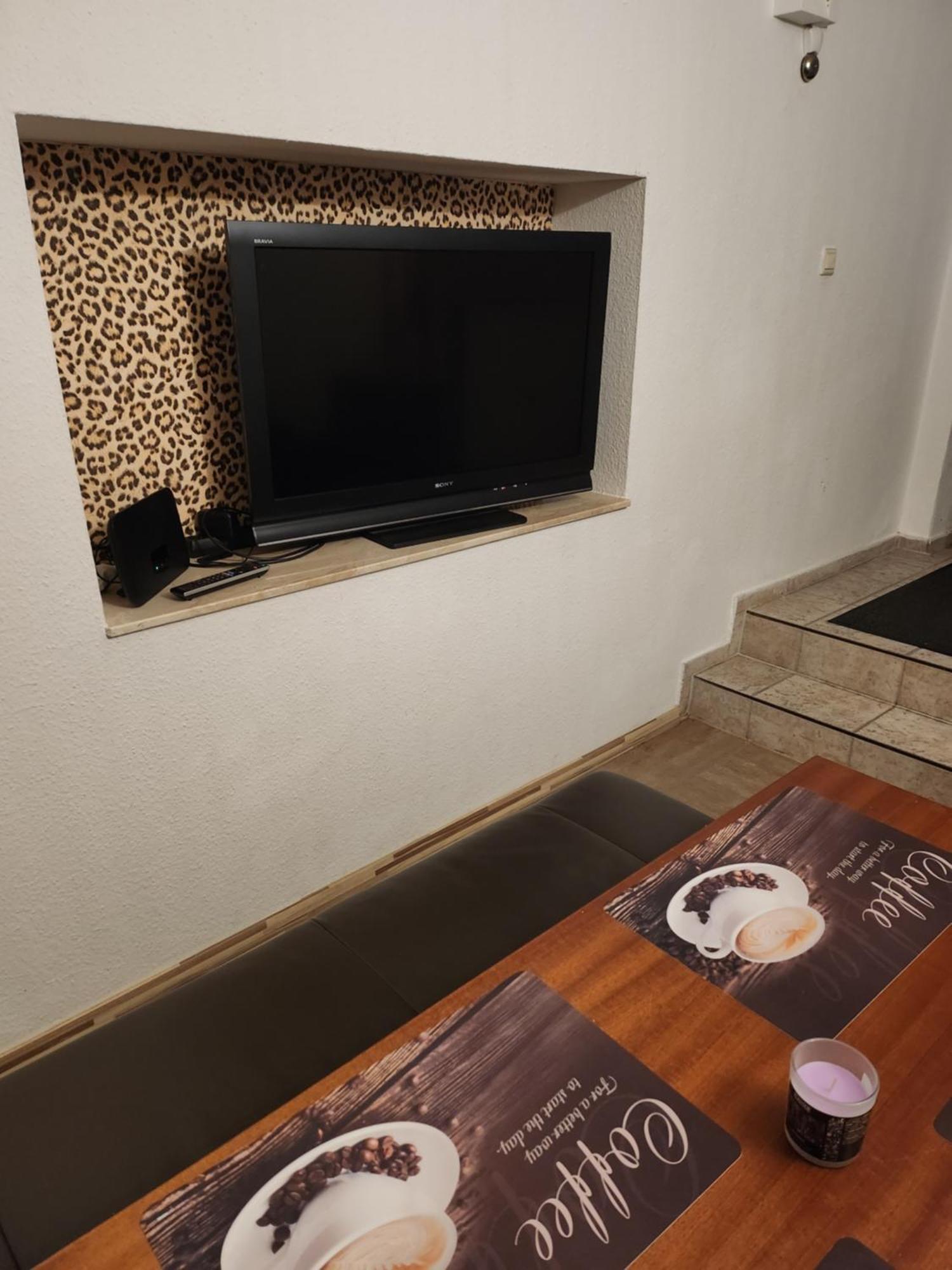 Halle, Top -Preise, 79 Qm Sd Fewo, Eg, Wahlweise Mit 1- 3 Dz, Tv Lounge, Kueche, Bad Wc Einfach Und Gut, Langzeitmieter Vb Preise Halle  Kültér fotó