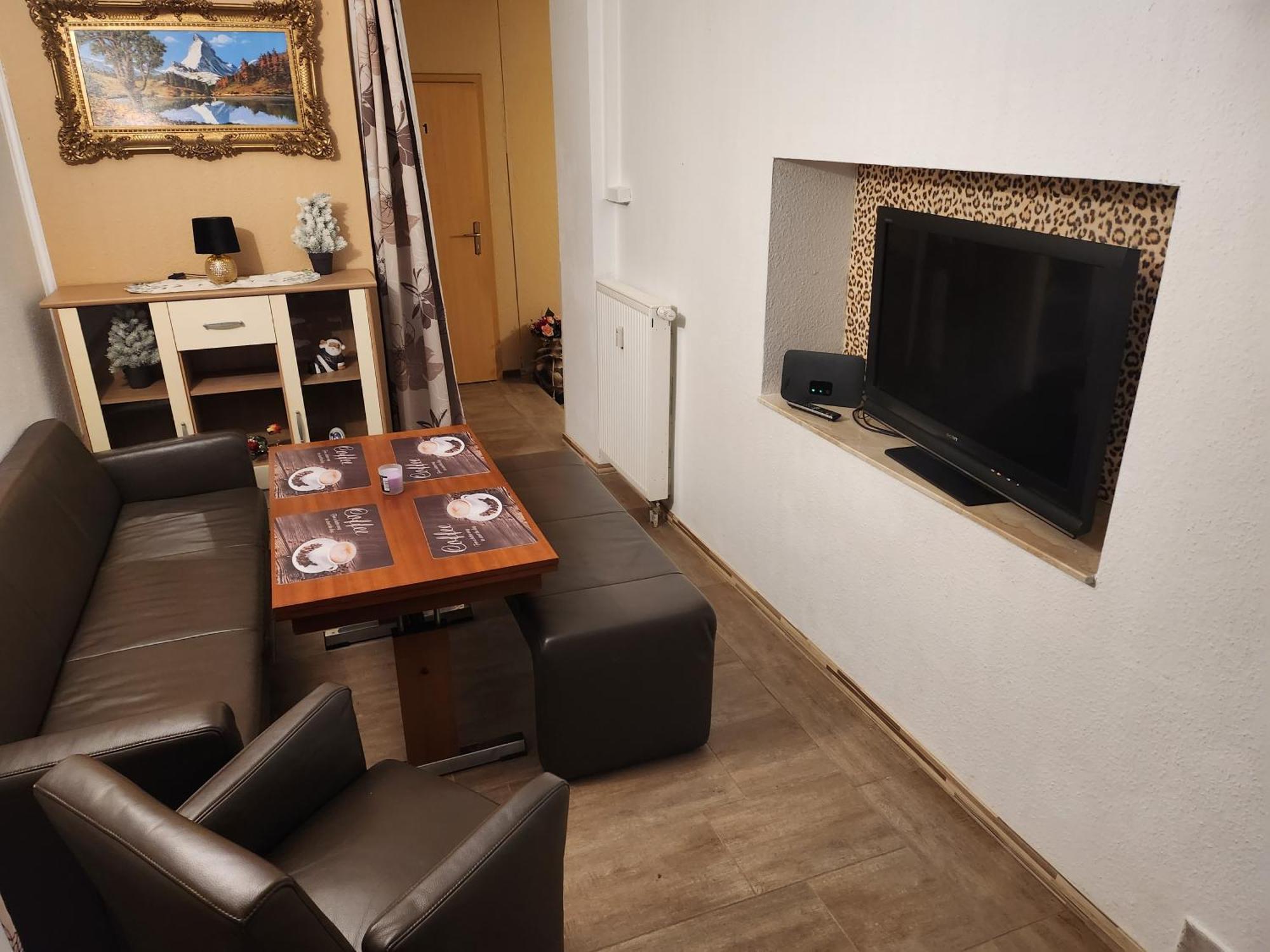 Halle, Top -Preise, 79 Qm Sd Fewo, Eg, Wahlweise Mit 1- 3 Dz, Tv Lounge, Kueche, Bad Wc Einfach Und Gut, Langzeitmieter Vb Preise Halle  Kültér fotó