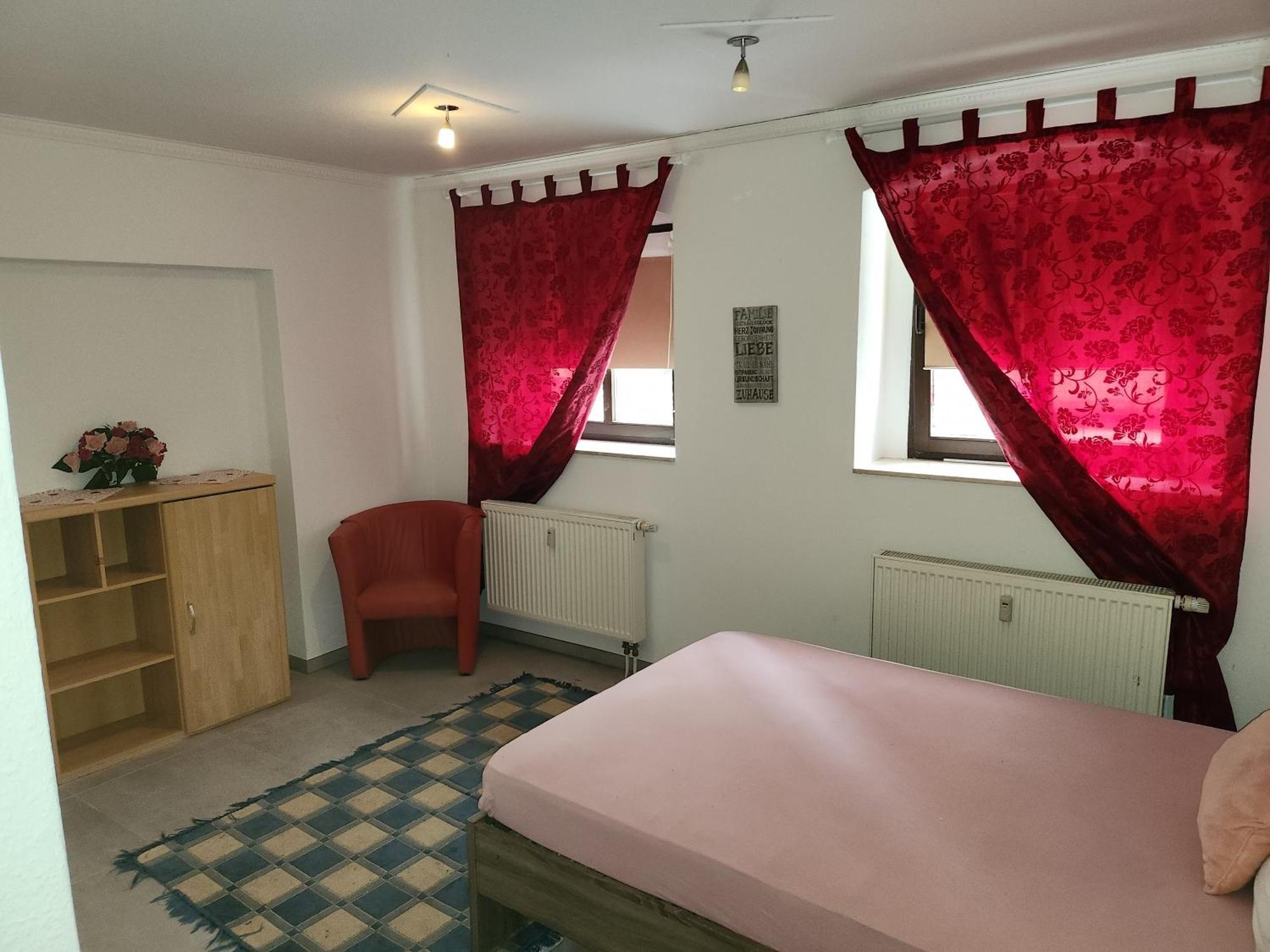 Halle, Top -Preise, 79 Qm Sd Fewo, Eg, Wahlweise Mit 1- 3 Dz, Tv Lounge, Kueche, Bad Wc Einfach Und Gut, Langzeitmieter Vb Preise Halle  Kültér fotó