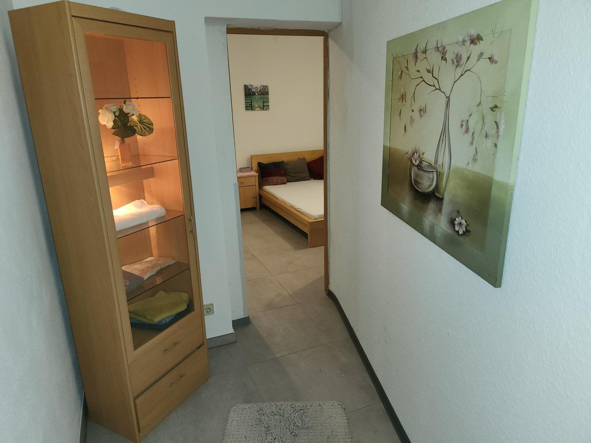 Halle, Top -Preise, 79 Qm Sd Fewo, Eg, Wahlweise Mit 1- 3 Dz, Tv Lounge, Kueche, Bad Wc Einfach Und Gut, Langzeitmieter Vb Preise Halle  Kültér fotó