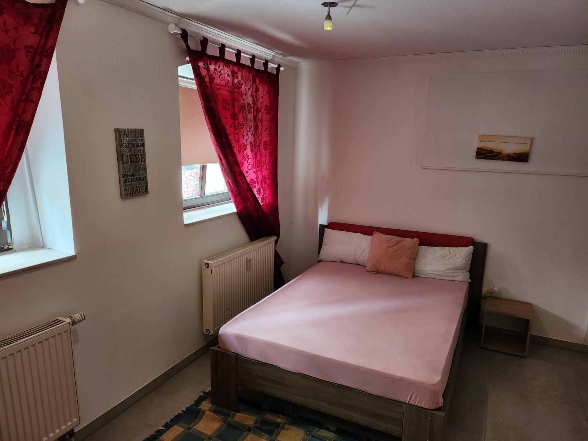 Halle, Top -Preise, 79 Qm Sd Fewo, Eg, Wahlweise Mit 1- 3 Dz, Tv Lounge, Kueche, Bad Wc Einfach Und Gut, Langzeitmieter Vb Preise Halle  Kültér fotó